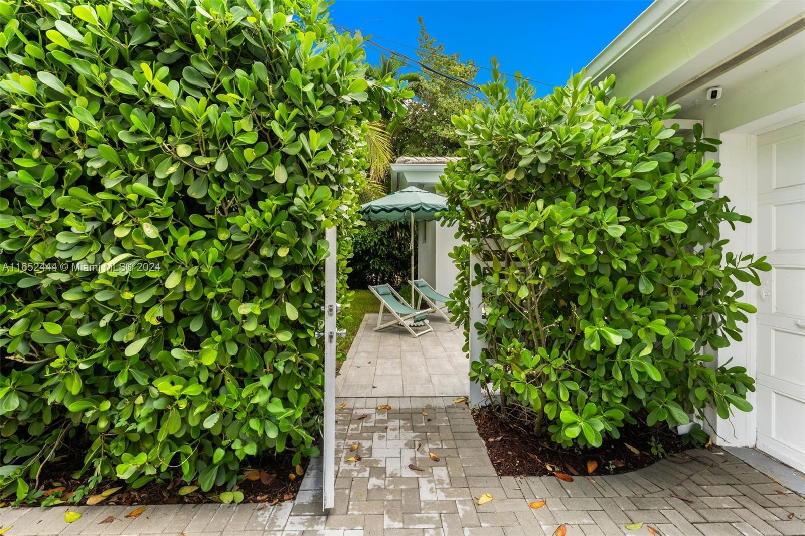 547 Giralda Ave