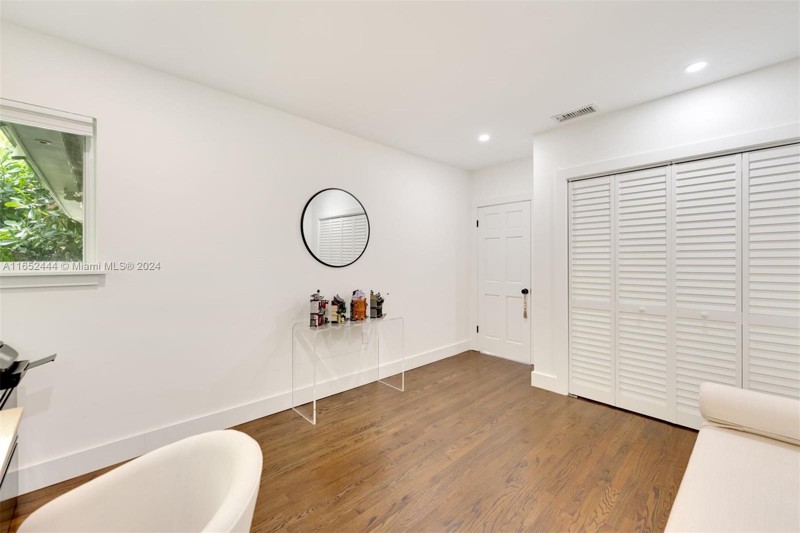 547 Giralda Ave