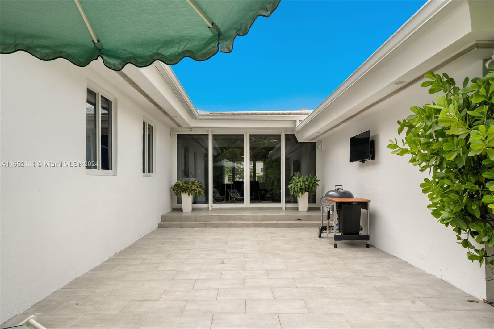 547 Giralda Ave