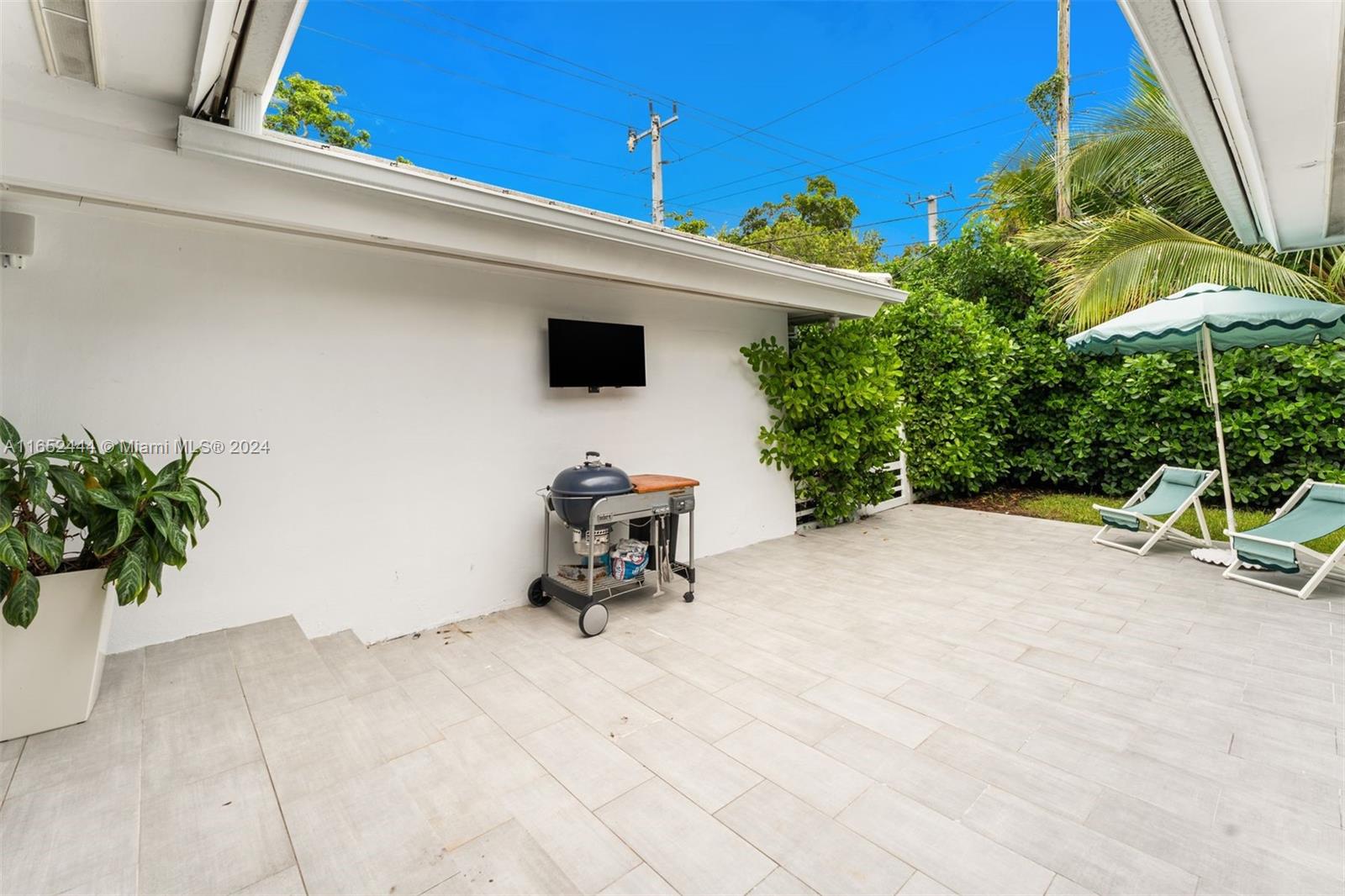 547 Giralda Ave