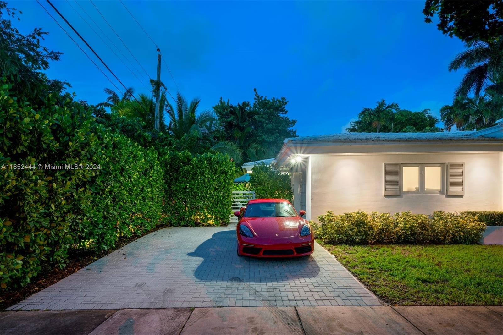 547 Giralda Ave