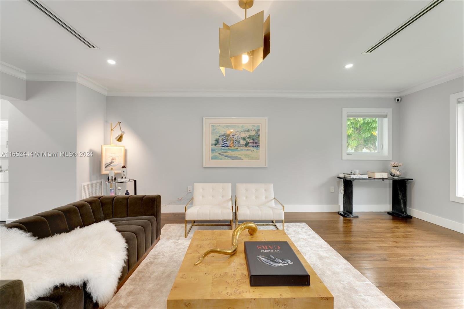 547 Giralda Ave
