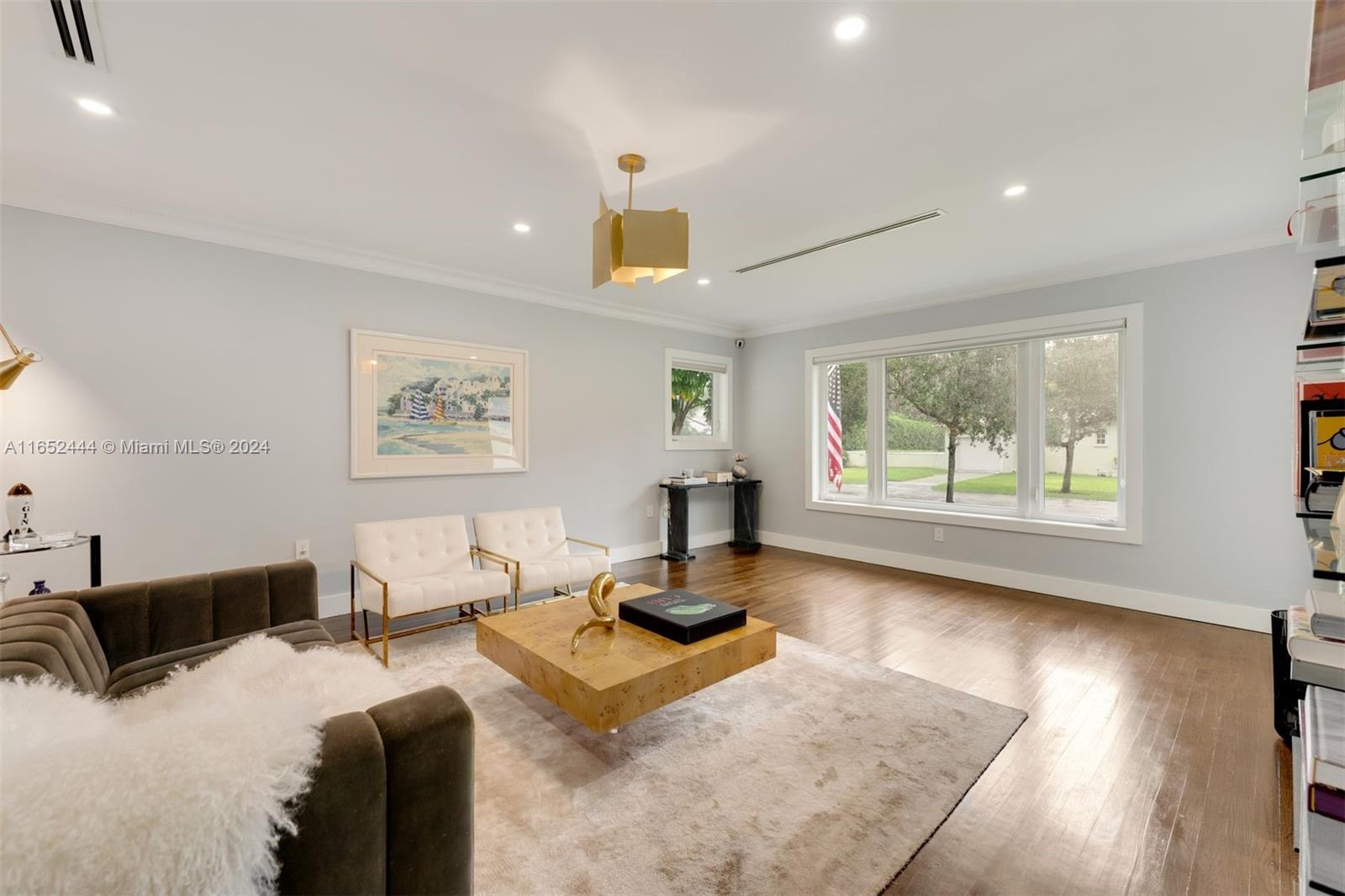 547 Giralda Ave