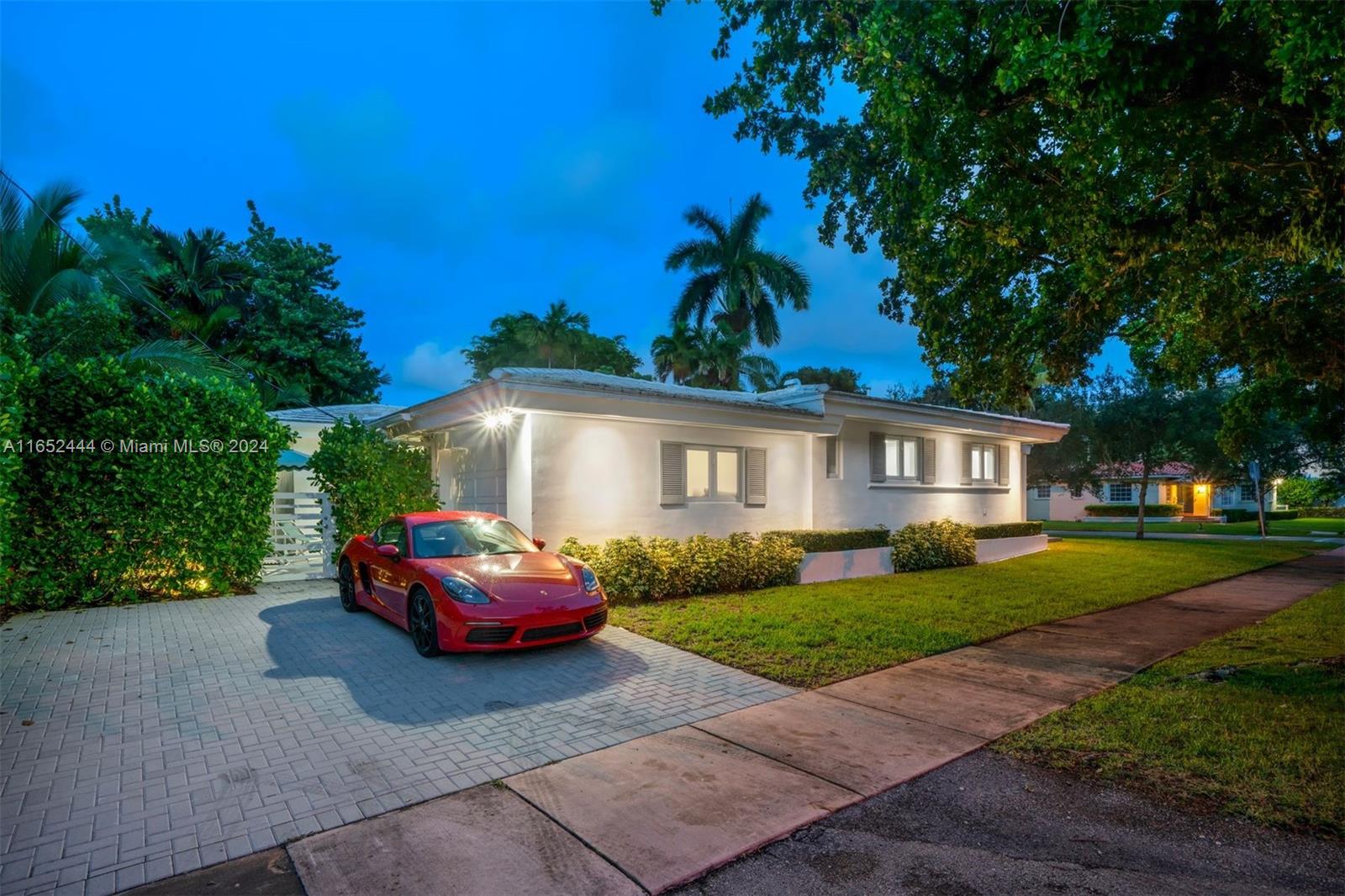 547 Giralda Ave