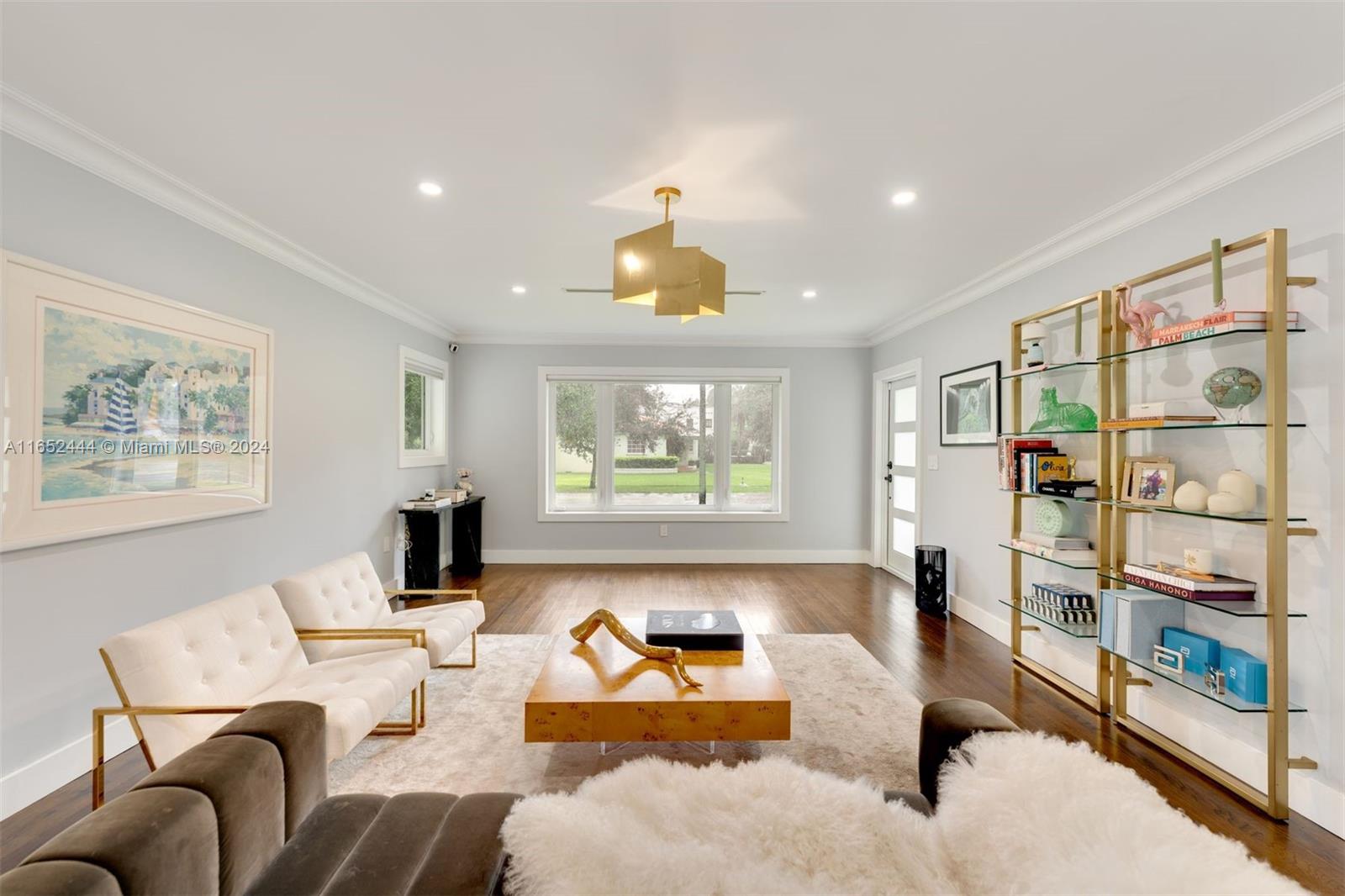 547 Giralda Ave