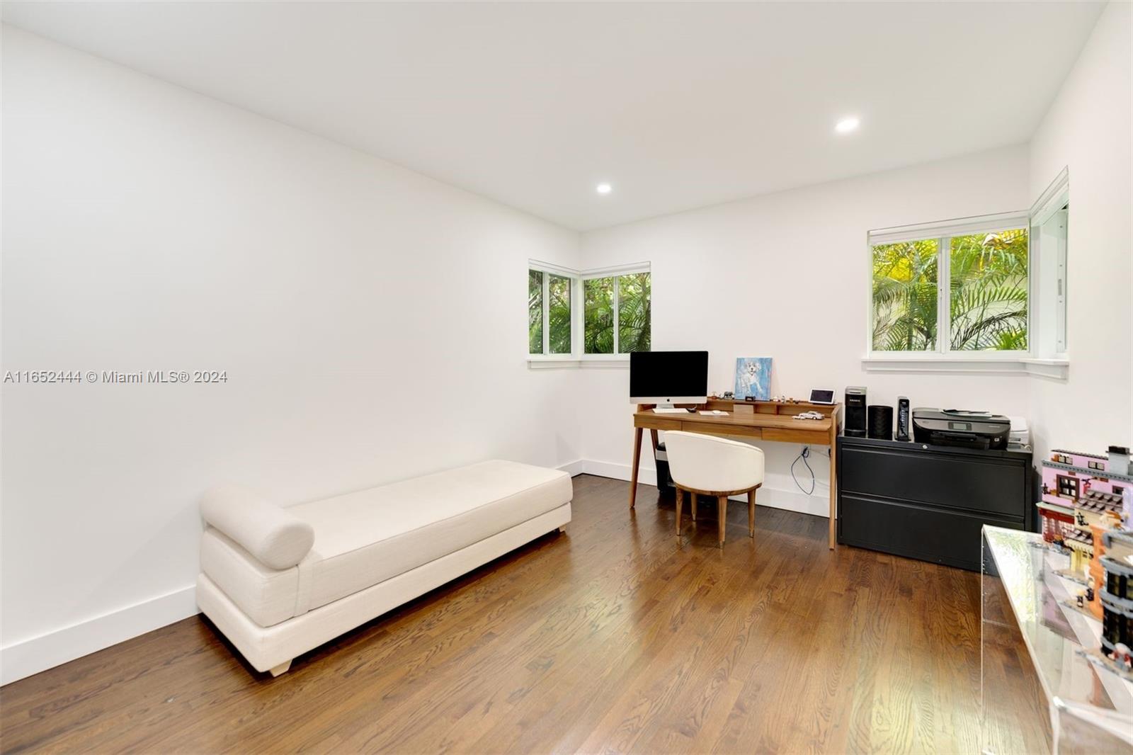 547 Giralda Ave