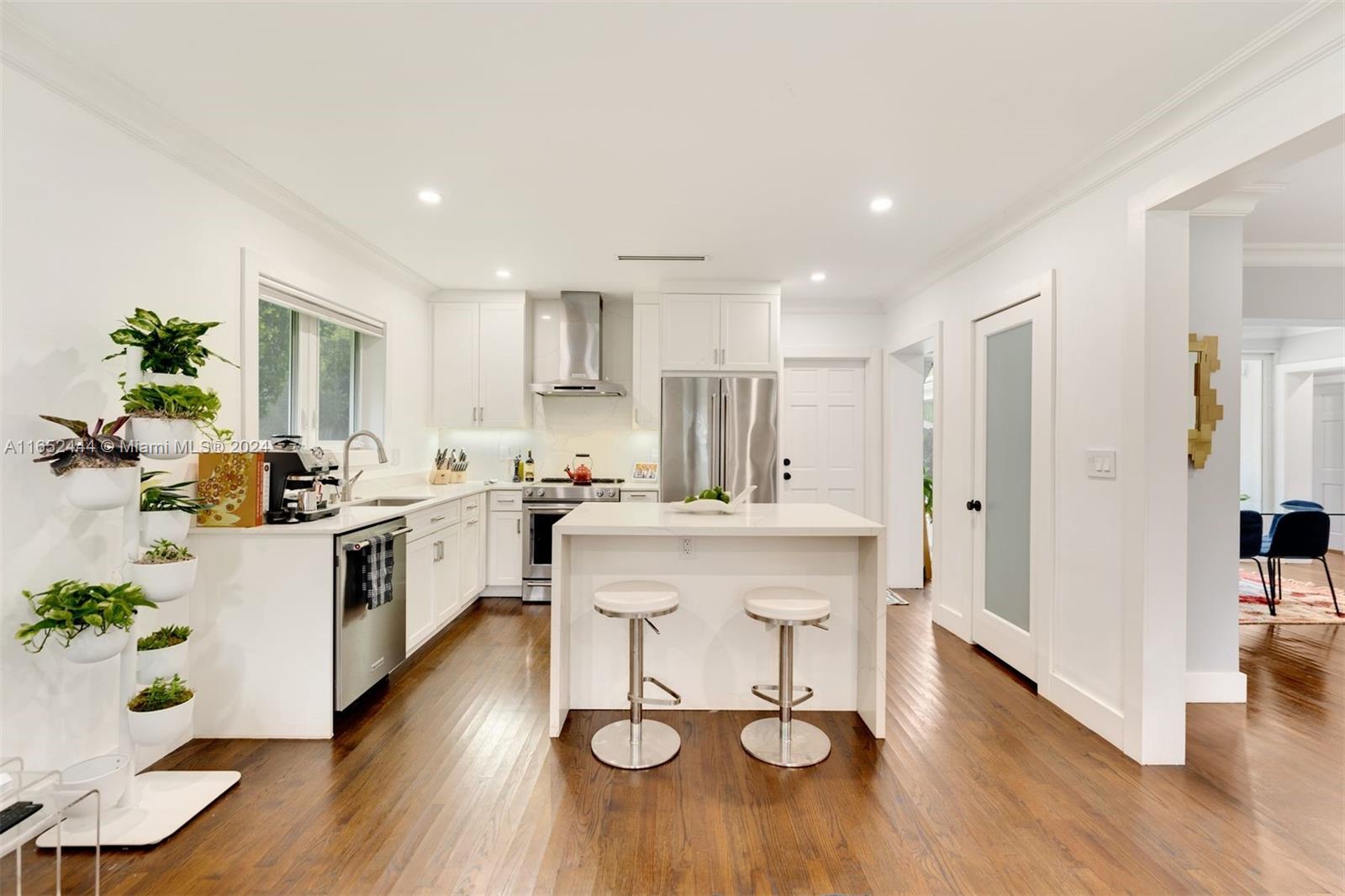 547 Giralda Ave