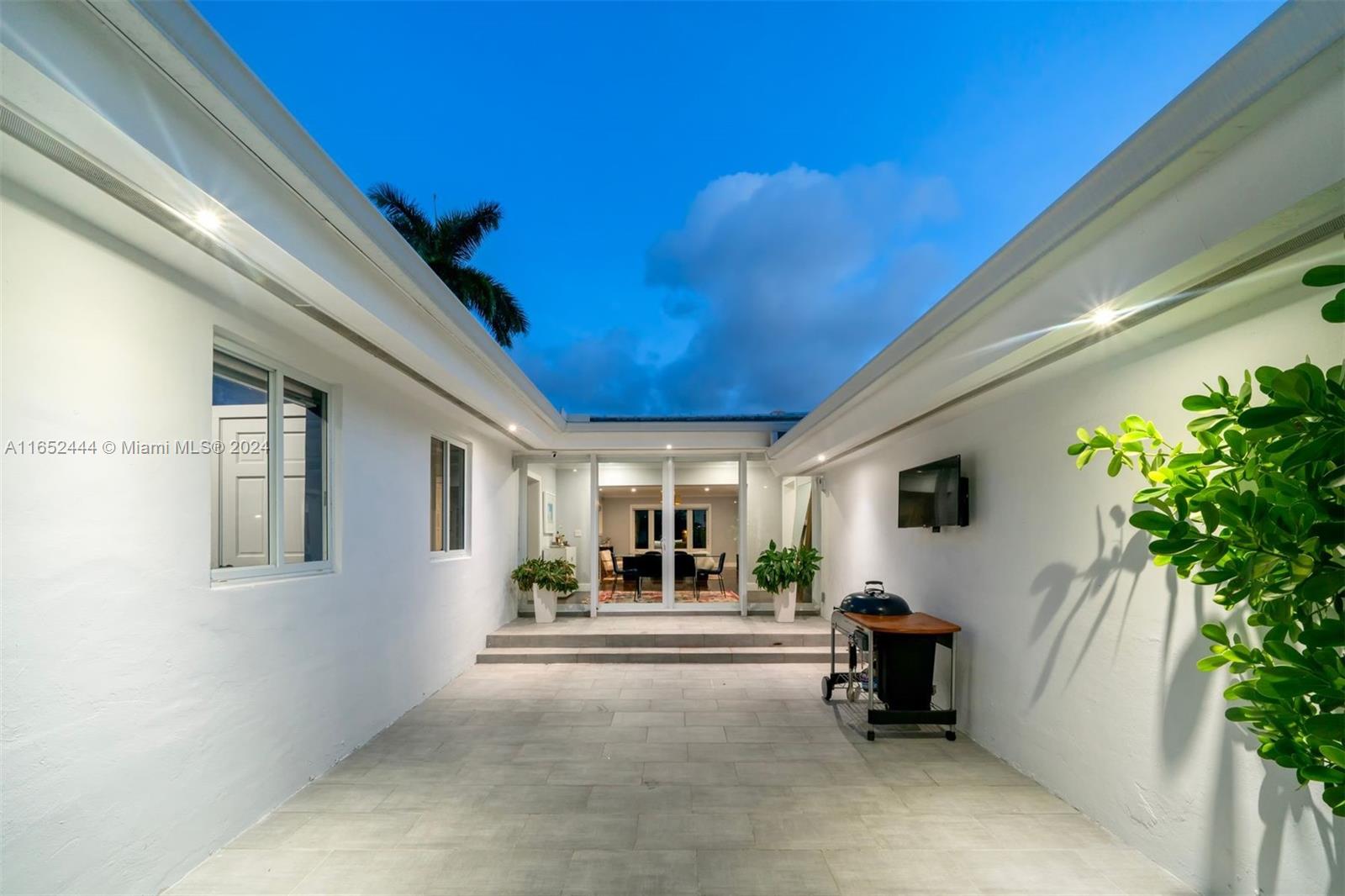 547 Giralda Ave