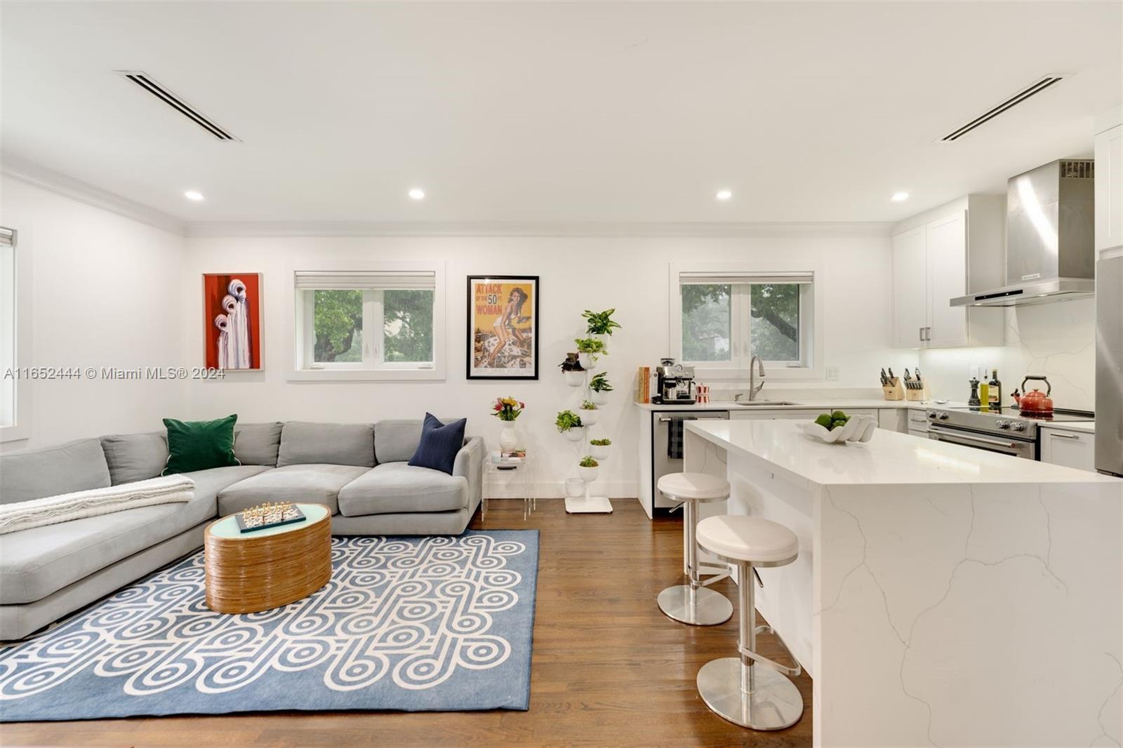 547 Giralda Ave