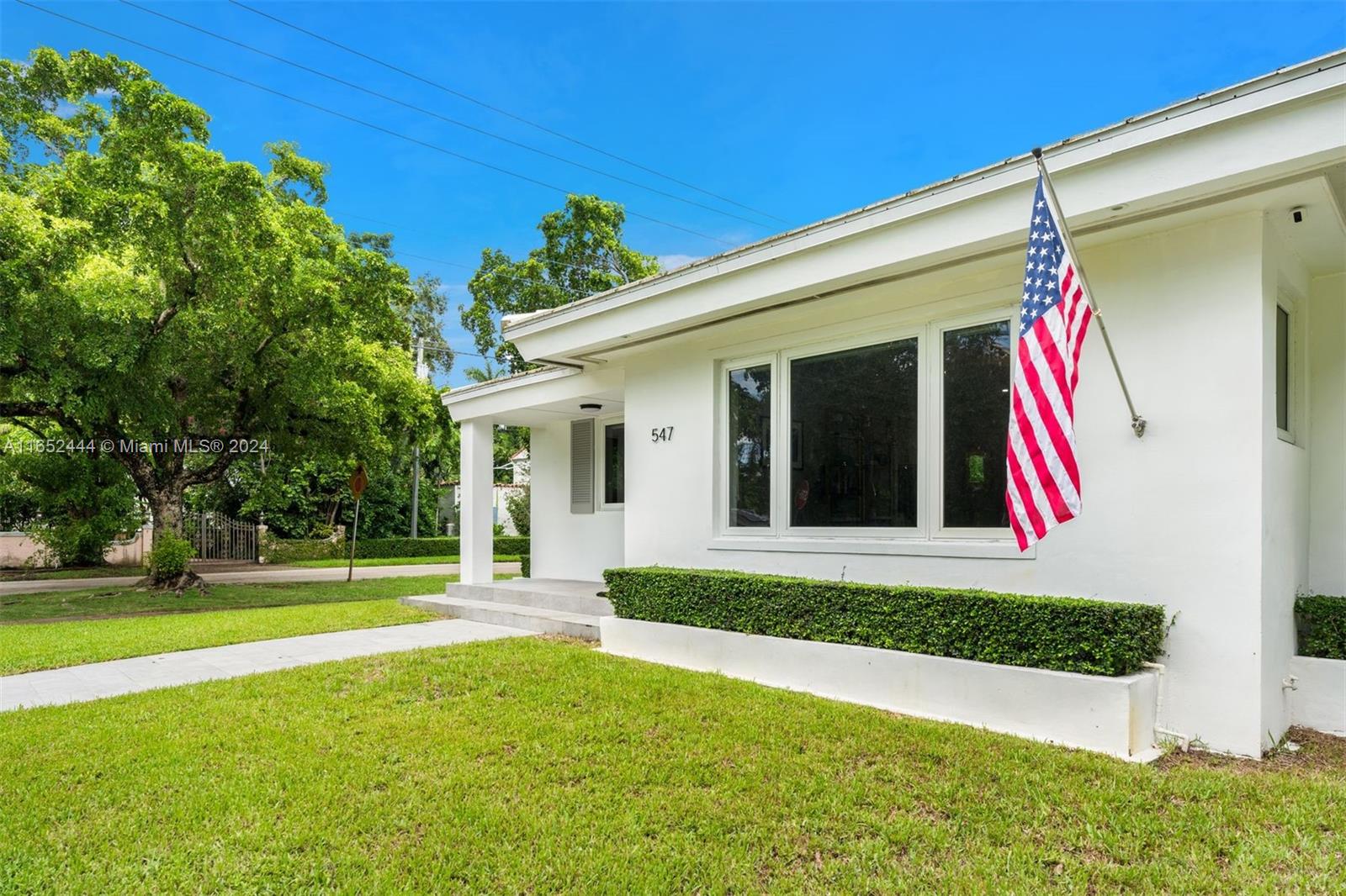 547 Giralda Ave