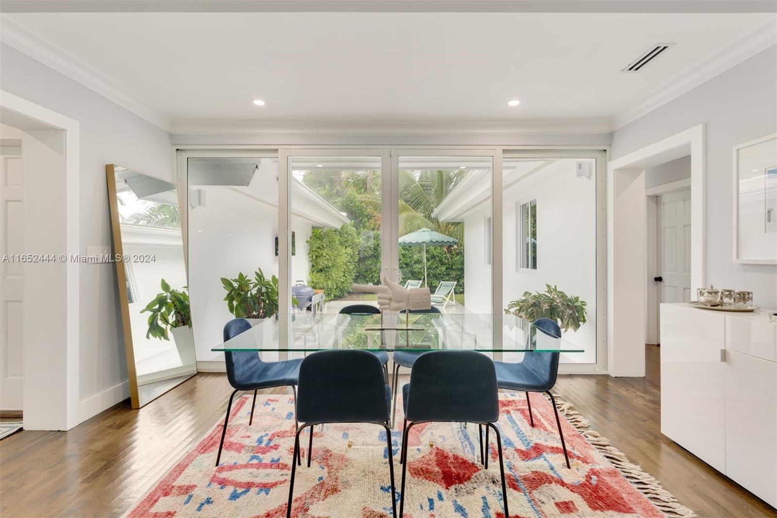 547 Giralda Ave
