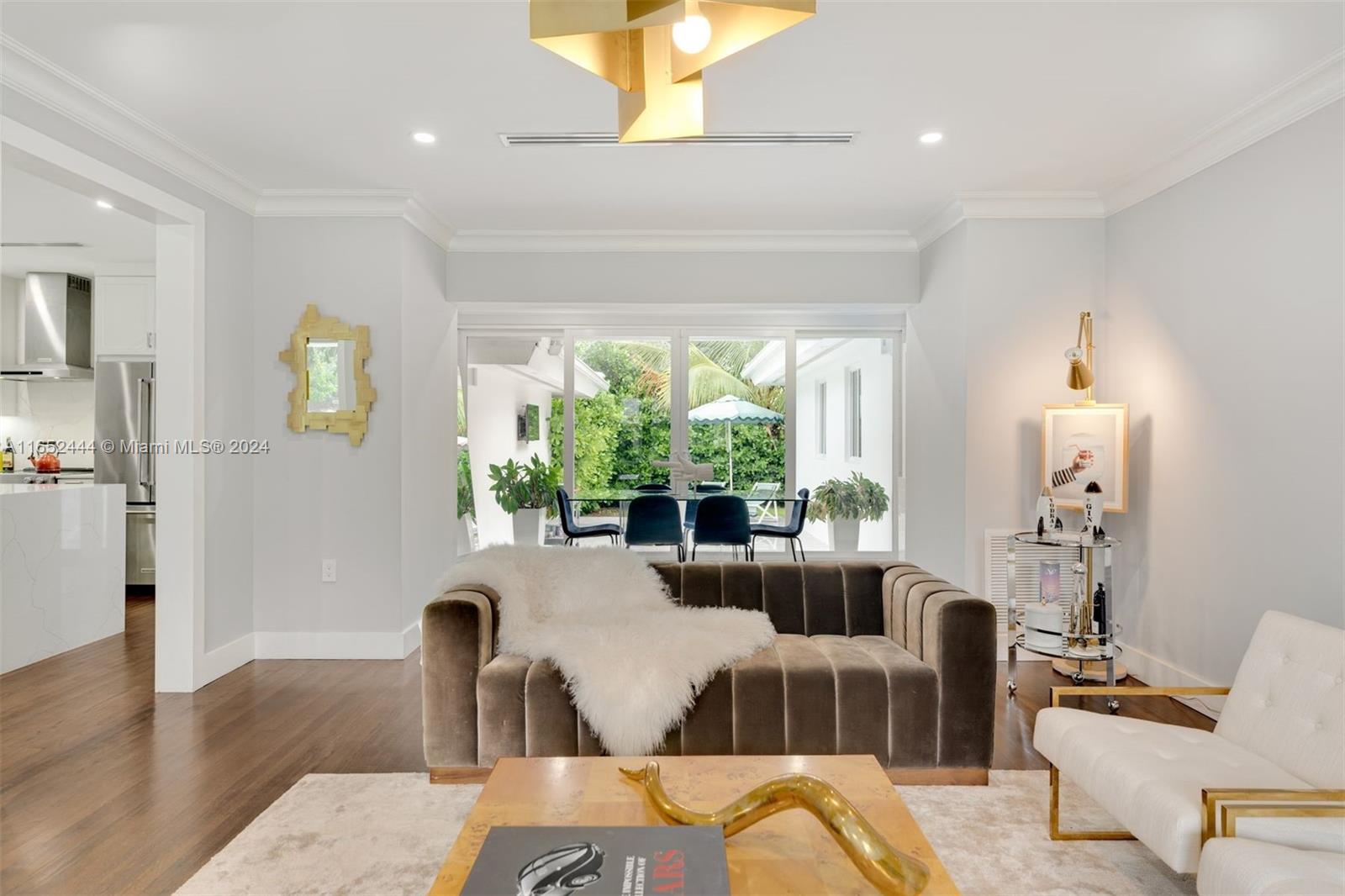 547 Giralda Ave
