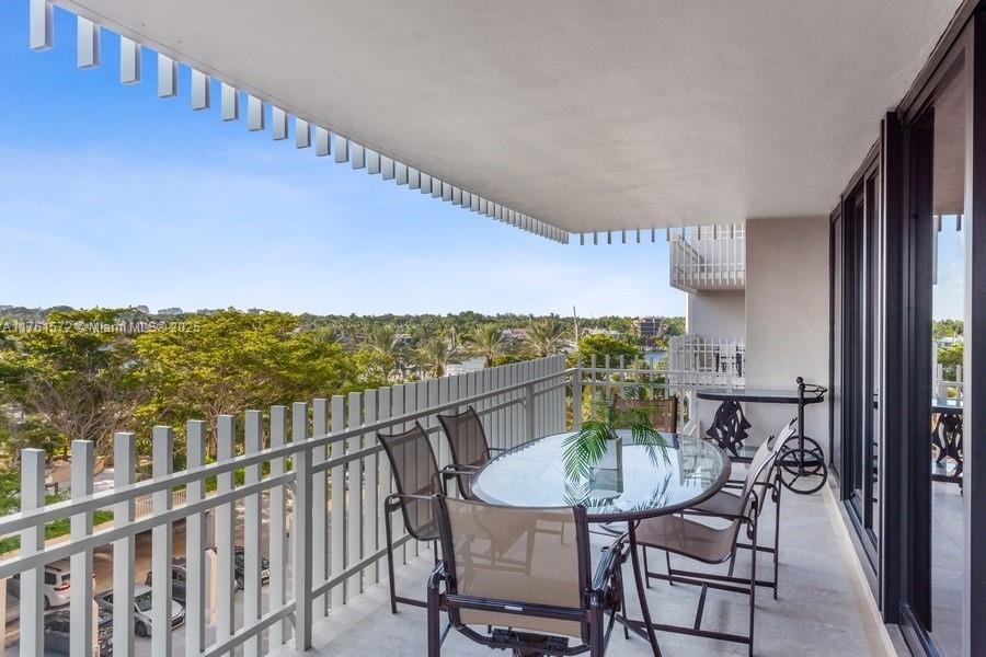 2 Grove Isle Dr # B502