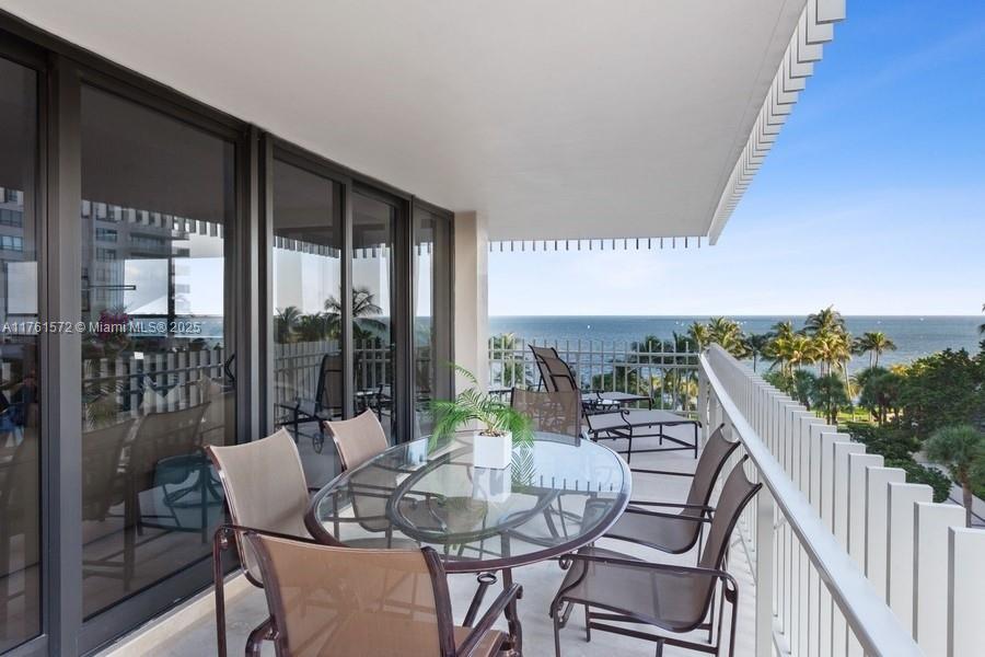 2 Grove Isle Dr # B502