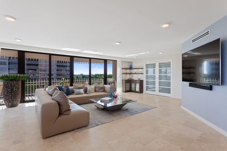 2 Grove Isle Dr # B502