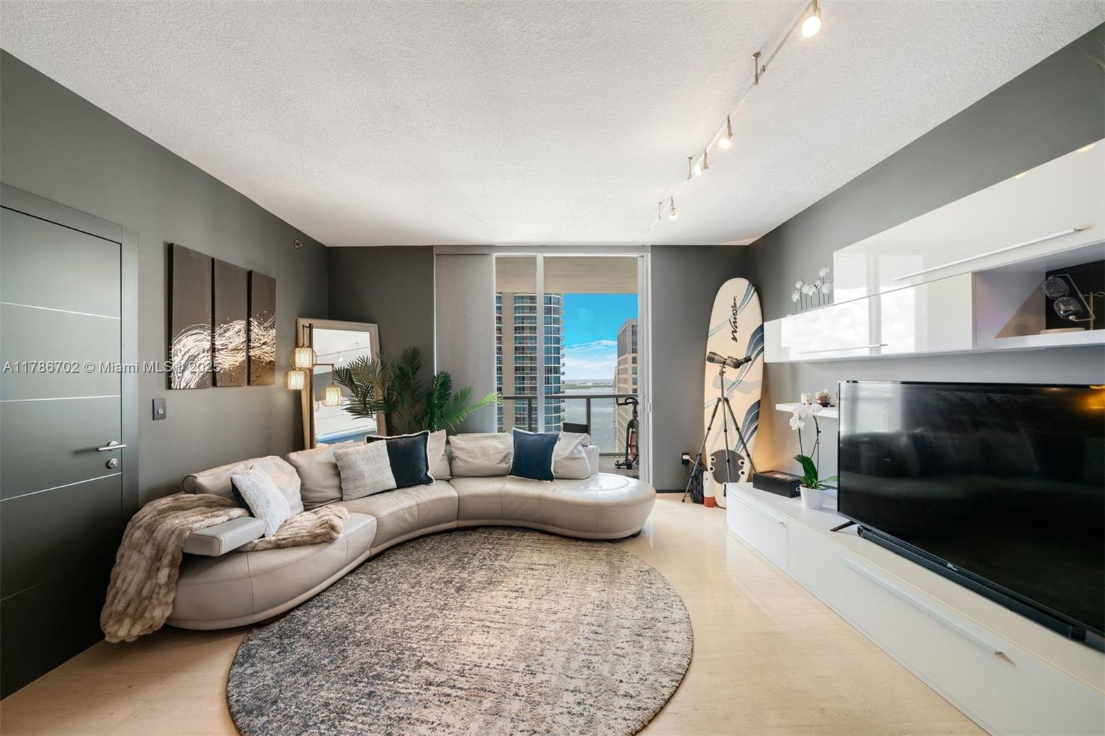 1060 Brickell Ave # 3003
