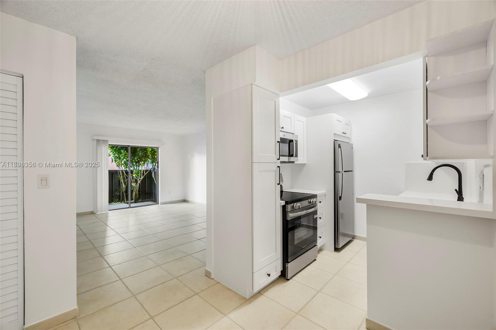 10780 N Kendall Dr # E11, Miami Unit: E11