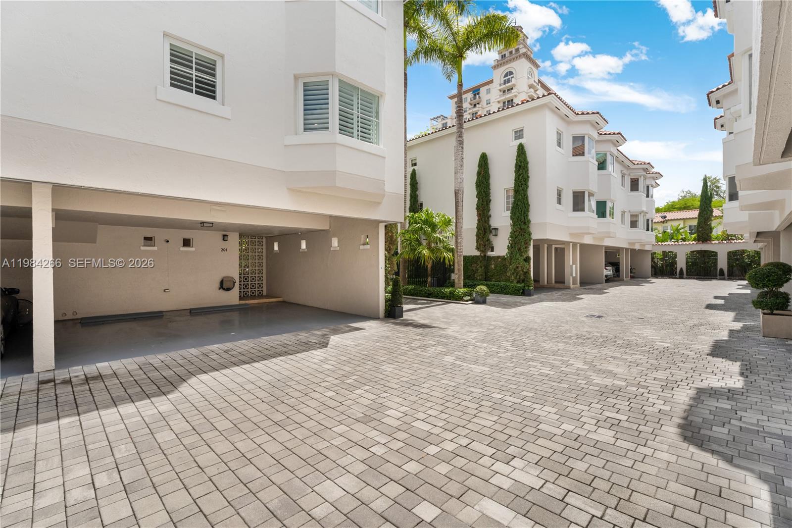 261 Navarre Ave # 1 Unit: B-1