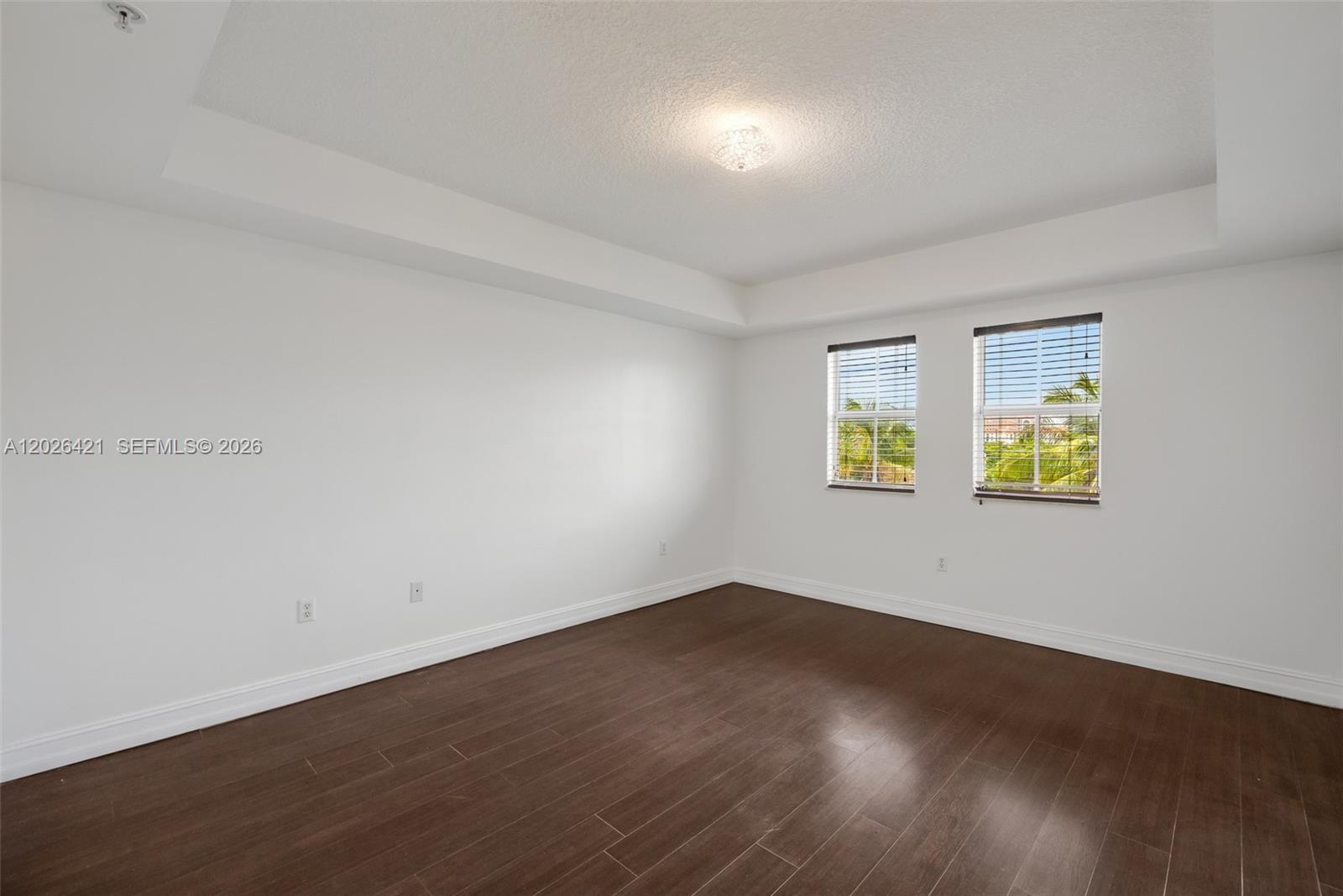 101 Sidonia Ave # 404