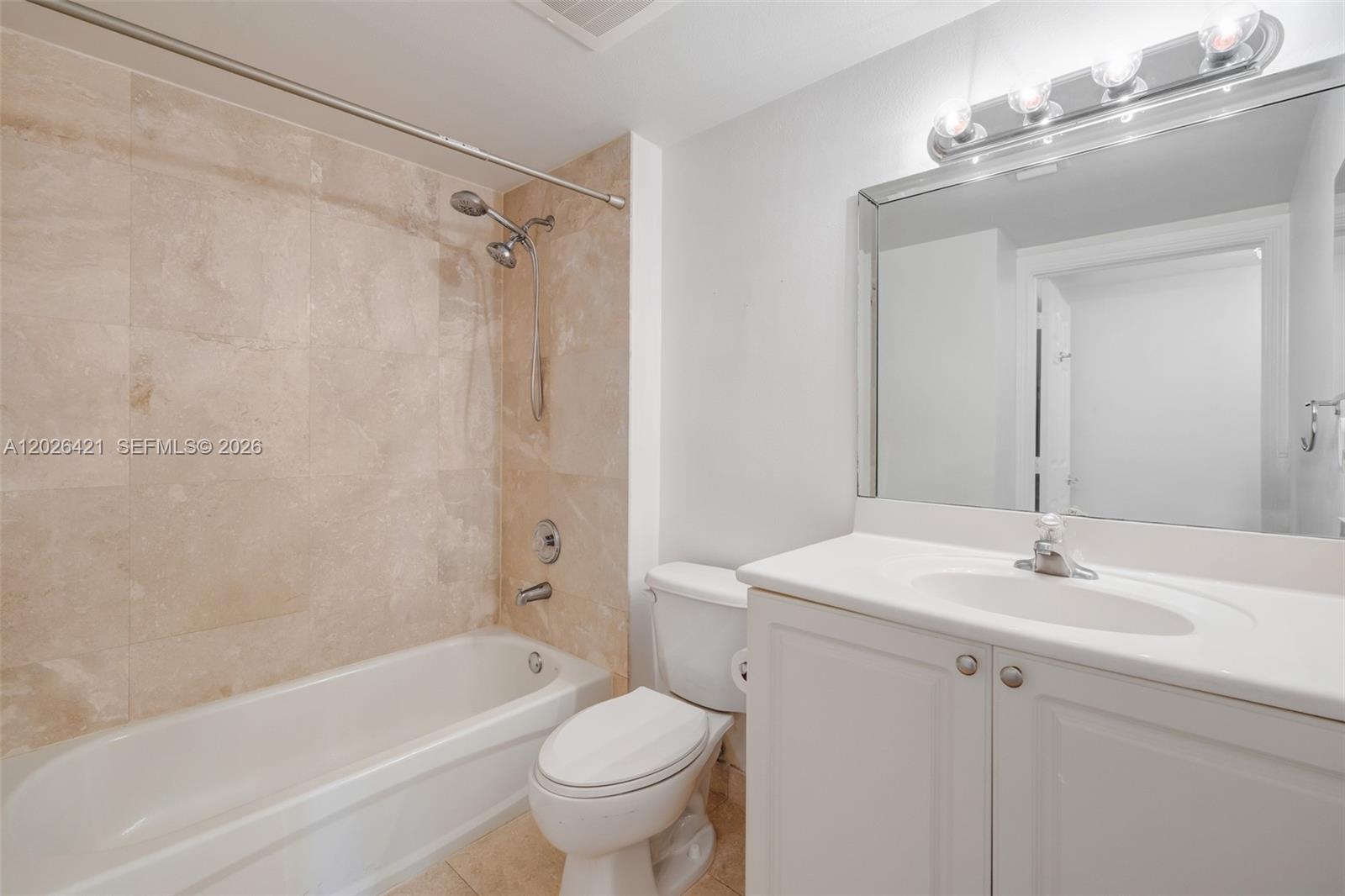 101 Sidonia Ave # 404