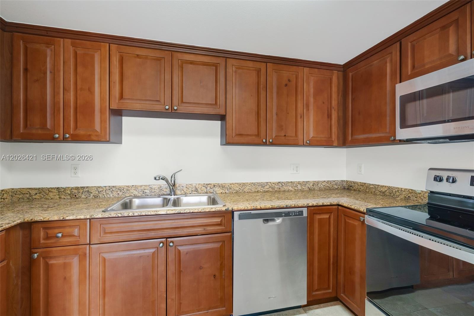101 Sidonia Ave # 404