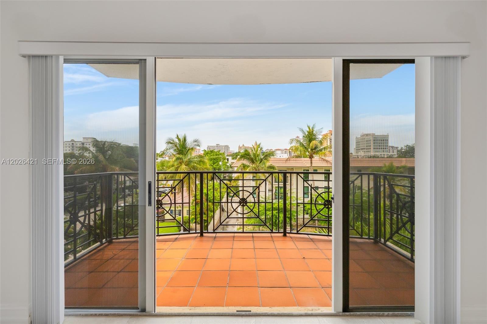 101 Sidonia Ave # 404