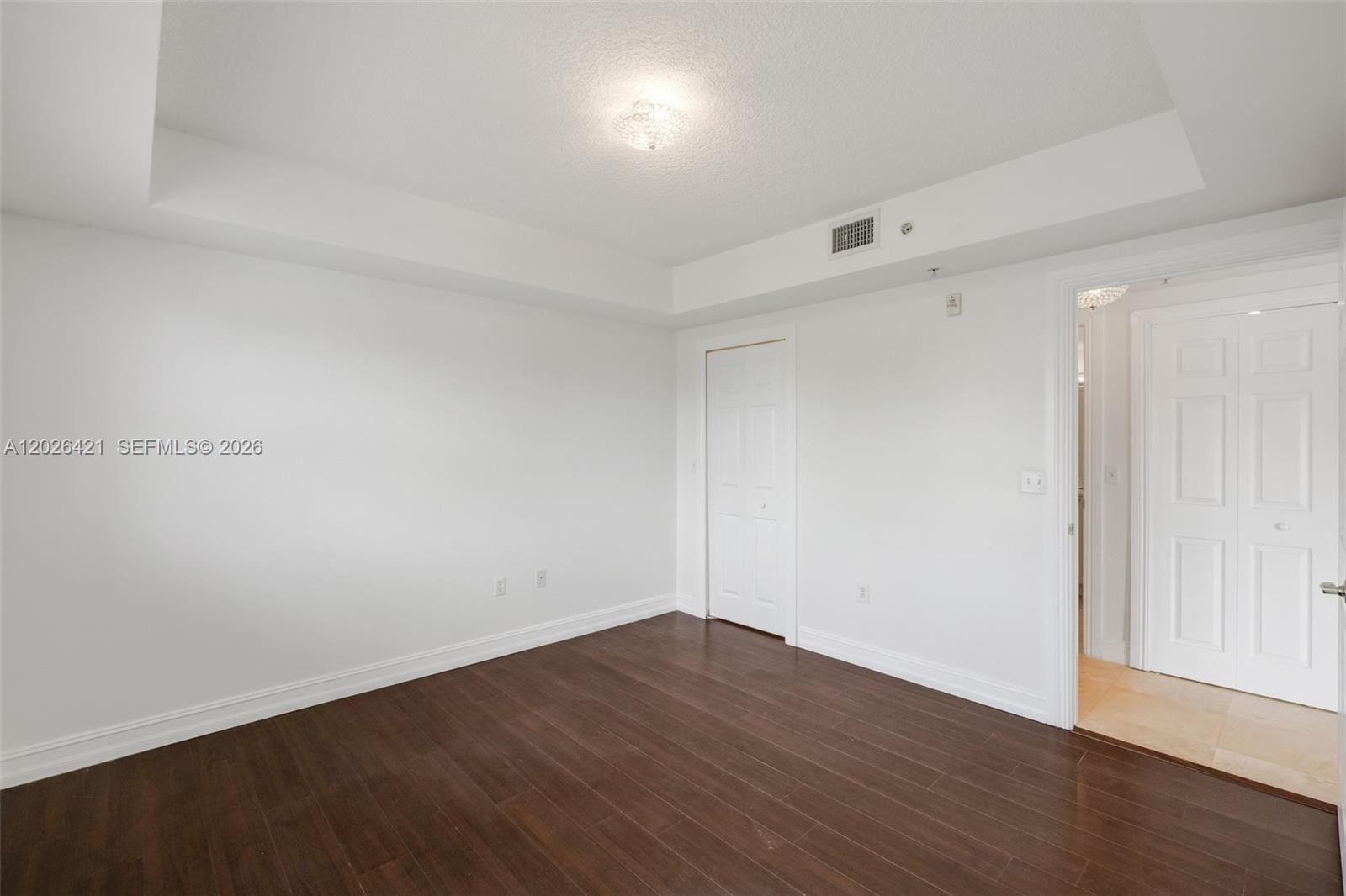 101 Sidonia Ave # 404