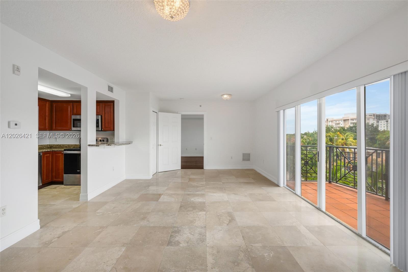 101 Sidonia Ave # 404
