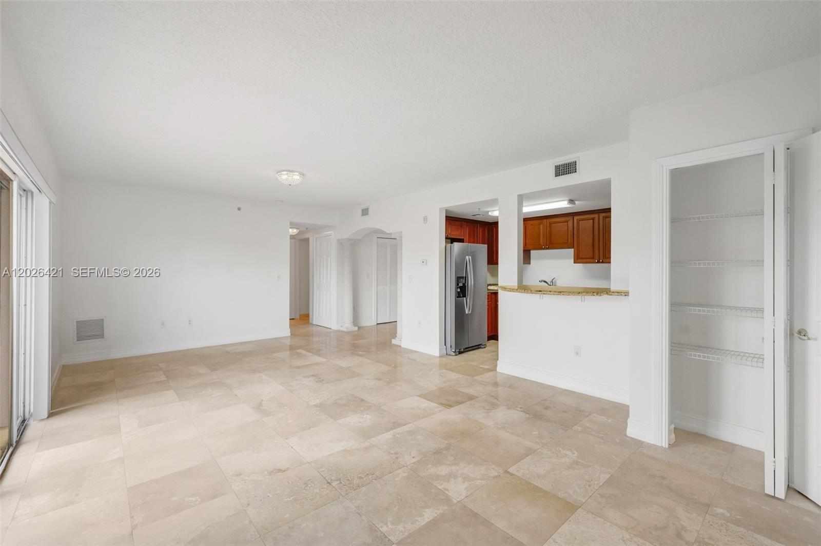 101 Sidonia Ave # 404