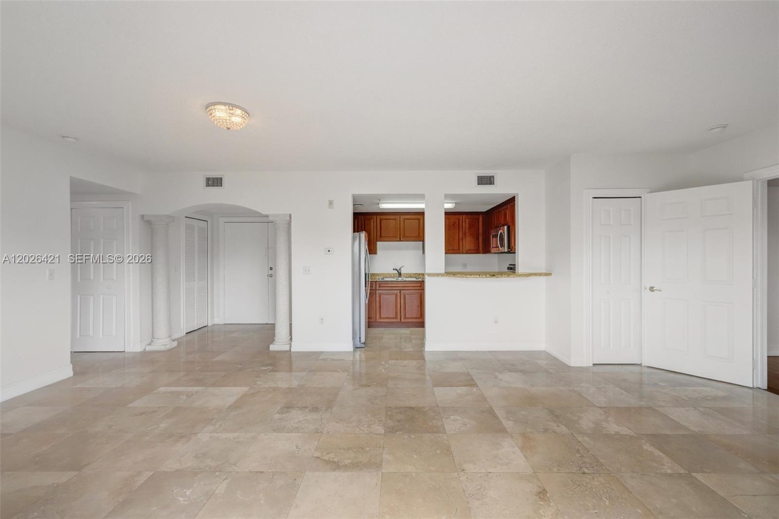 101 Sidonia Ave # 404