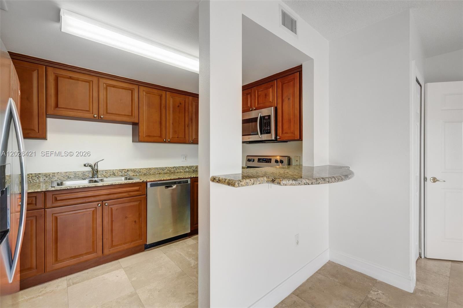 101 Sidonia Ave # 404