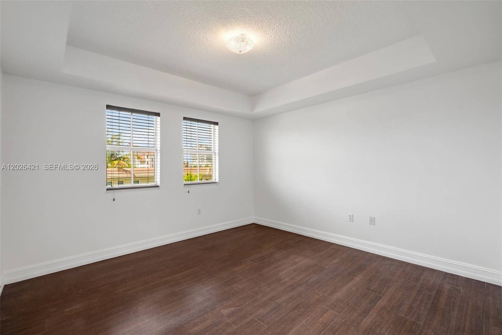 101 Sidonia Ave # 404