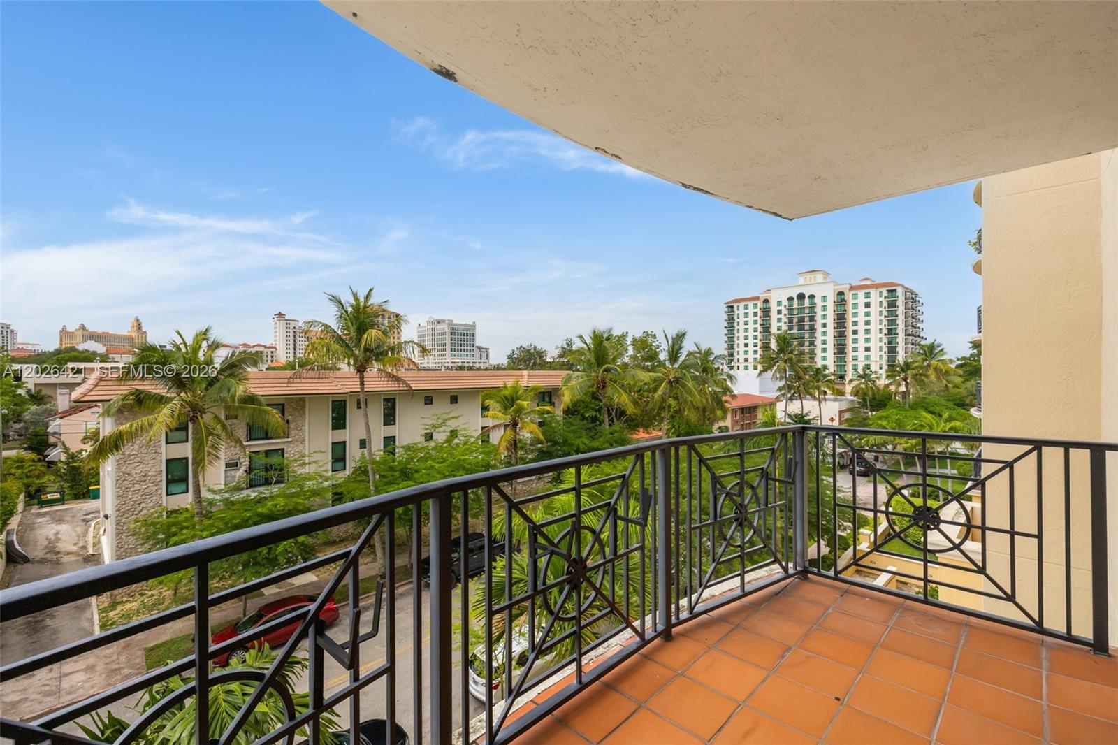 101 Sidonia Ave # 404