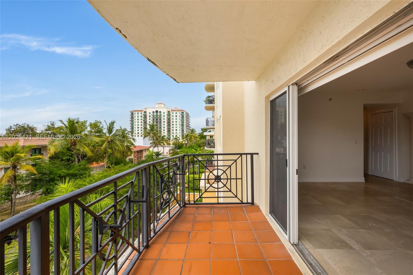 101 Sidonia Ave # 404
