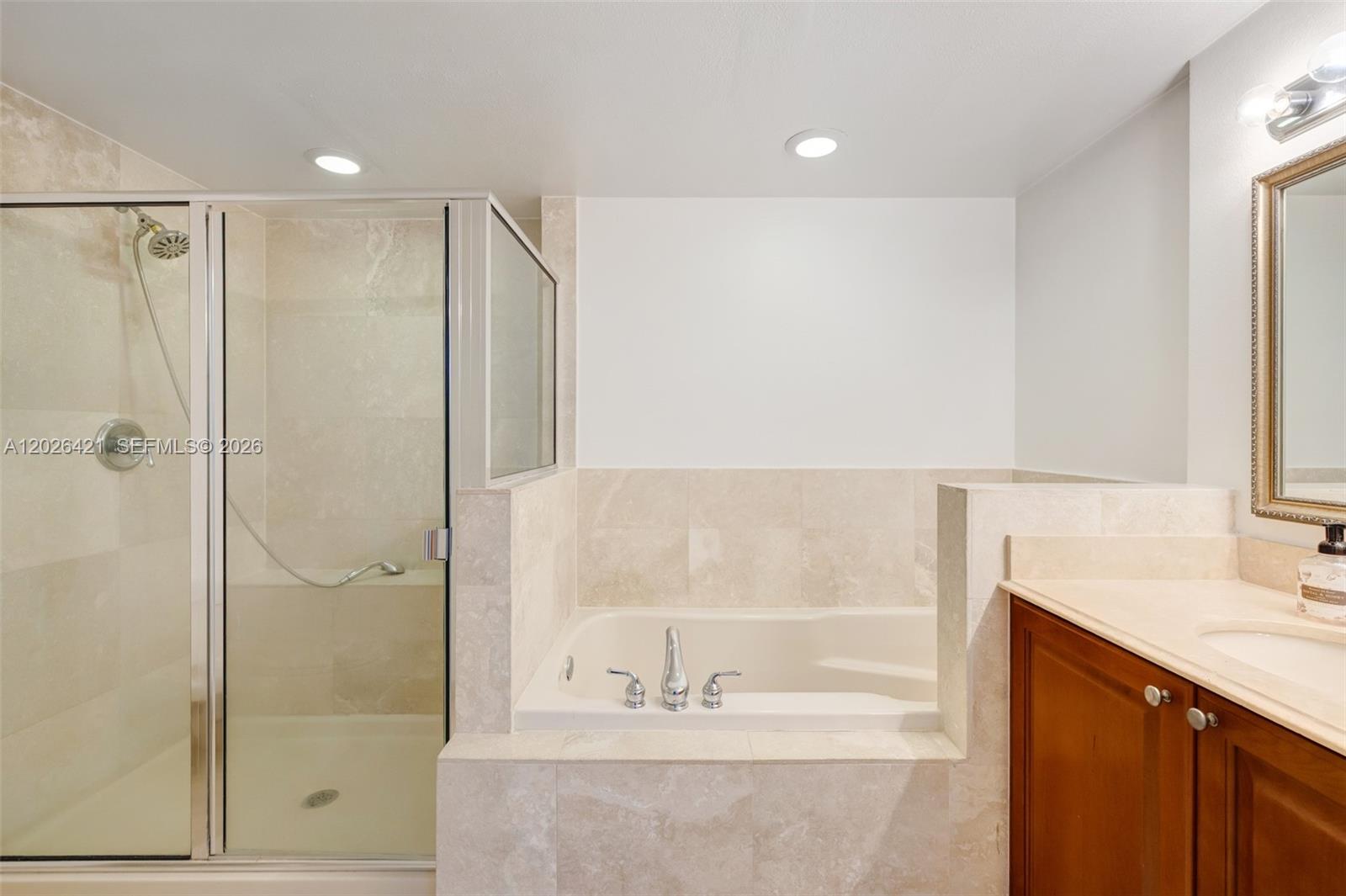101 Sidonia Ave # 404