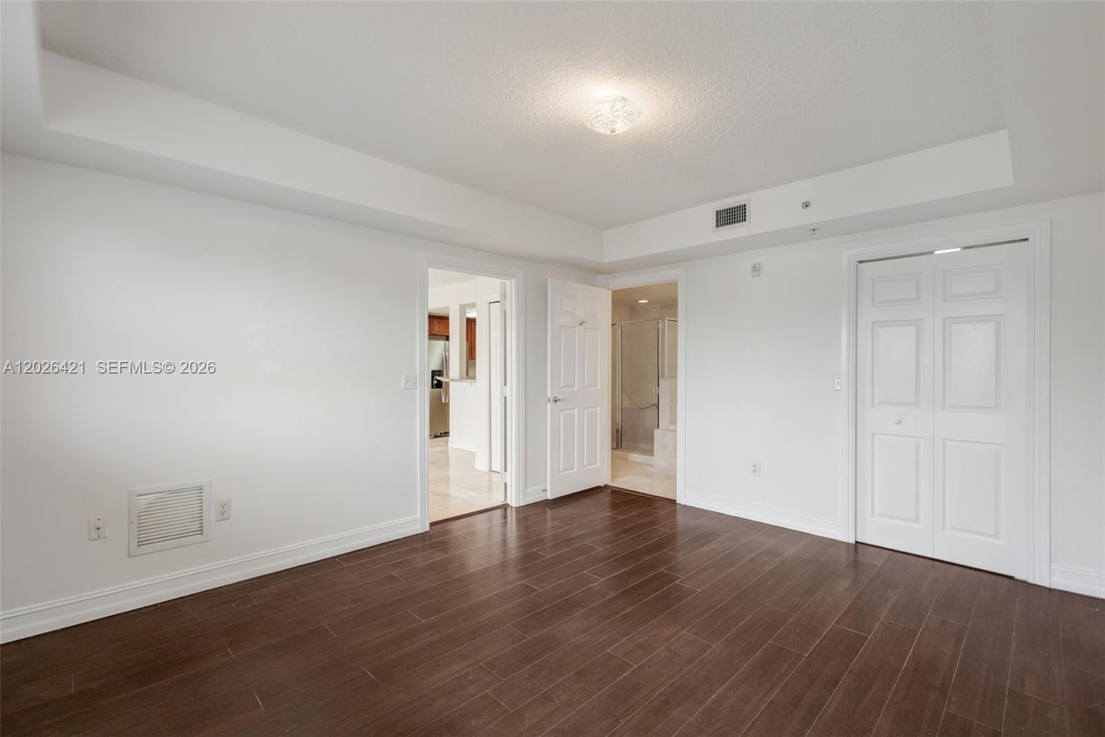101 Sidonia Ave # 404