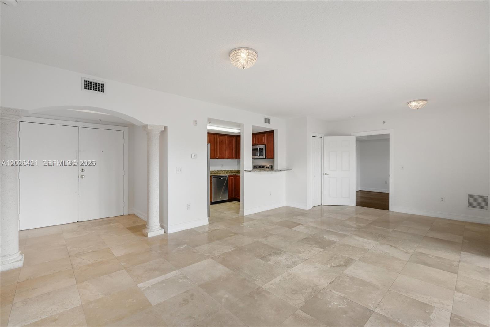 101 Sidonia Ave # 404