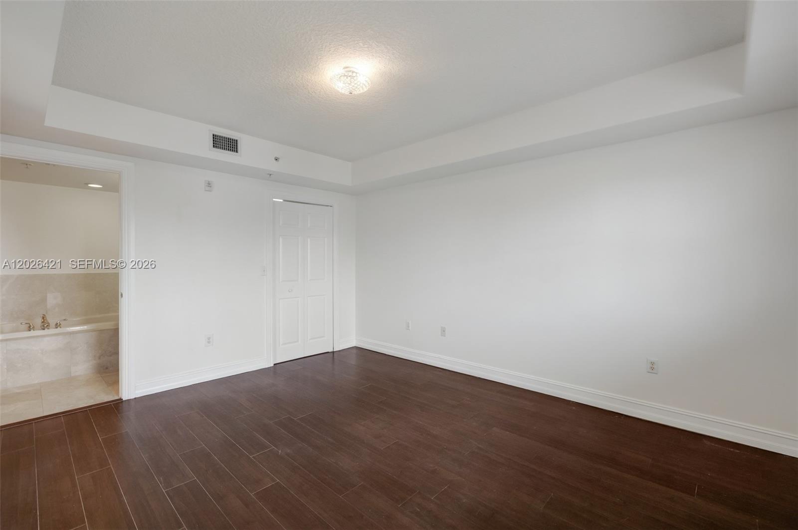 101 Sidonia Ave # 404