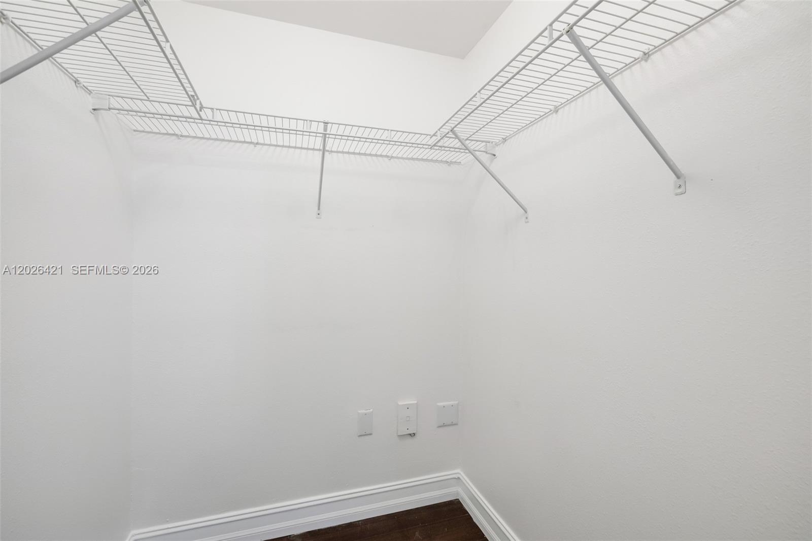 101 Sidonia Ave # 404