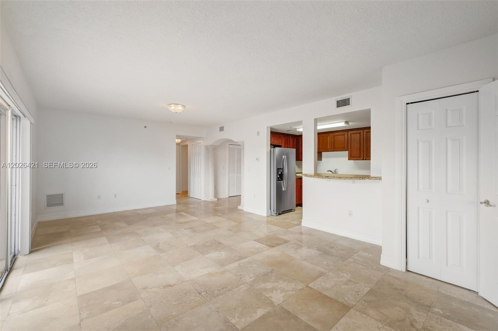 101 Sidonia Ave # 404
