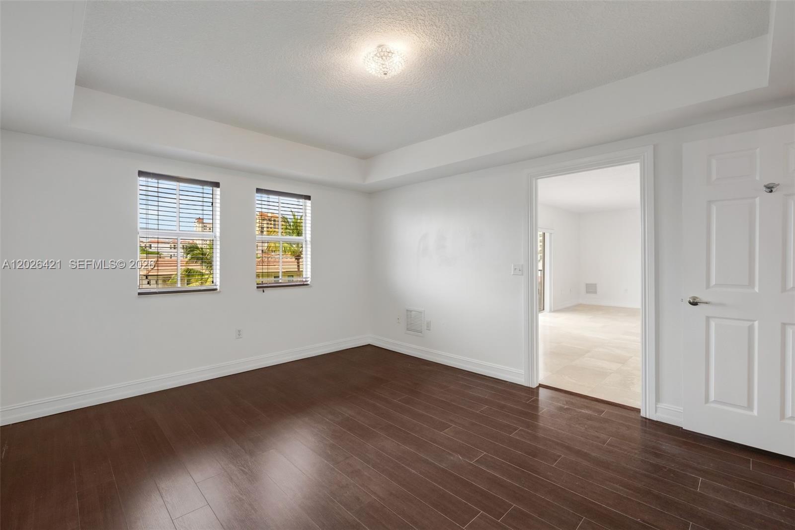 101 Sidonia Ave # 404