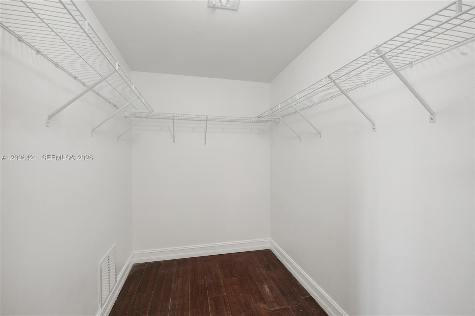 101 Sidonia Ave # 404