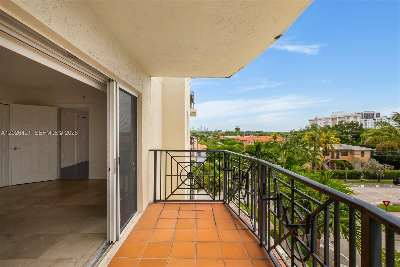 101 Sidonia Ave # 404