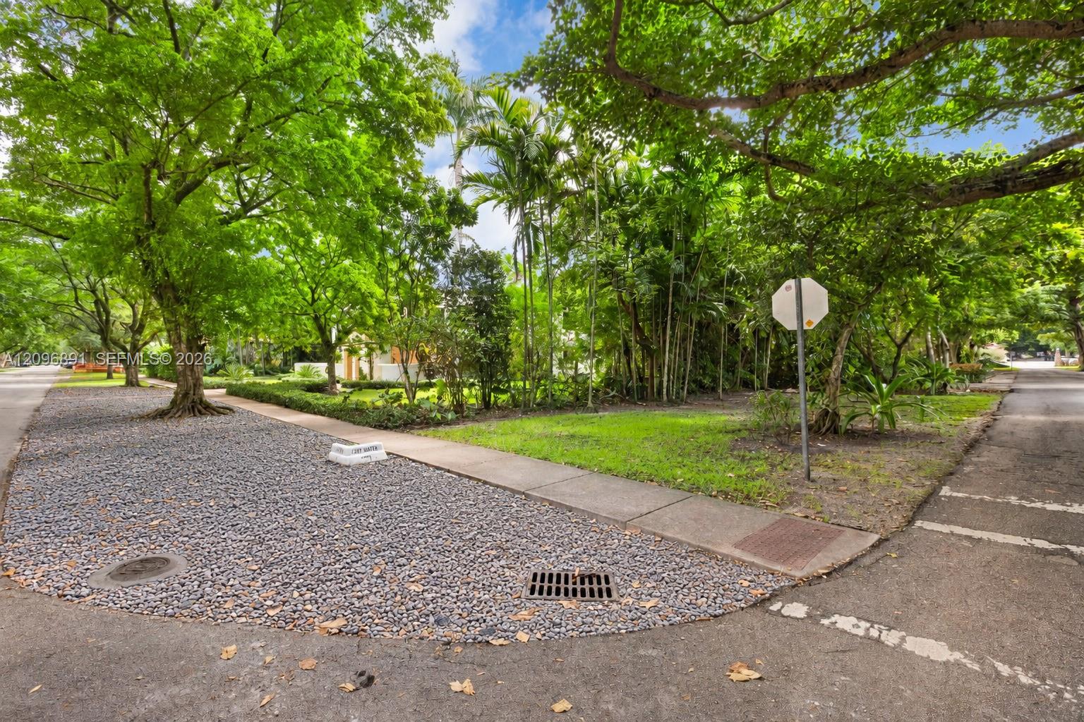 1140 Asturia Ave