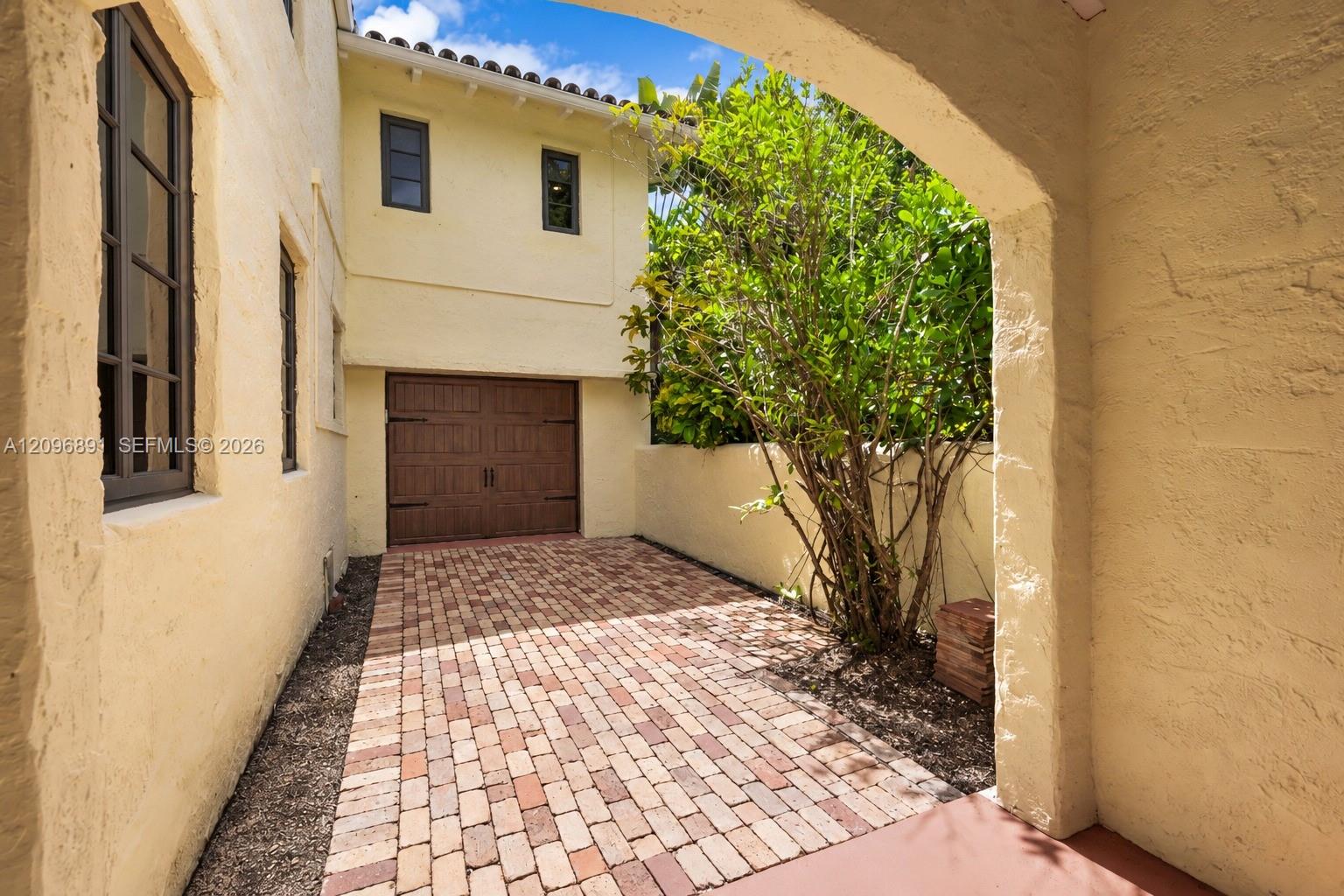 1140 Asturia Ave