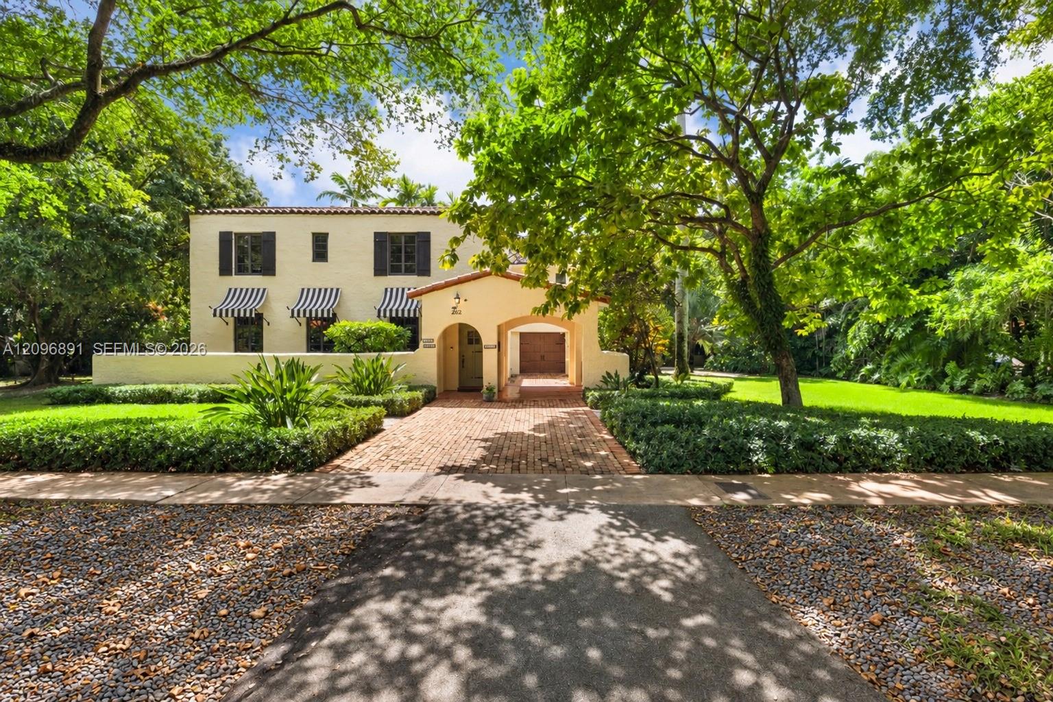 1140 Asturia Ave