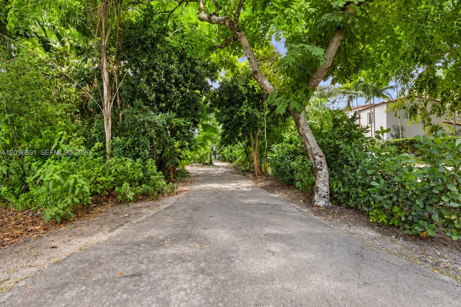 1140 Asturia Ave