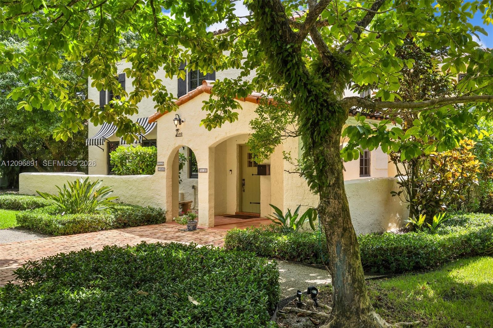 1140 Asturia Ave