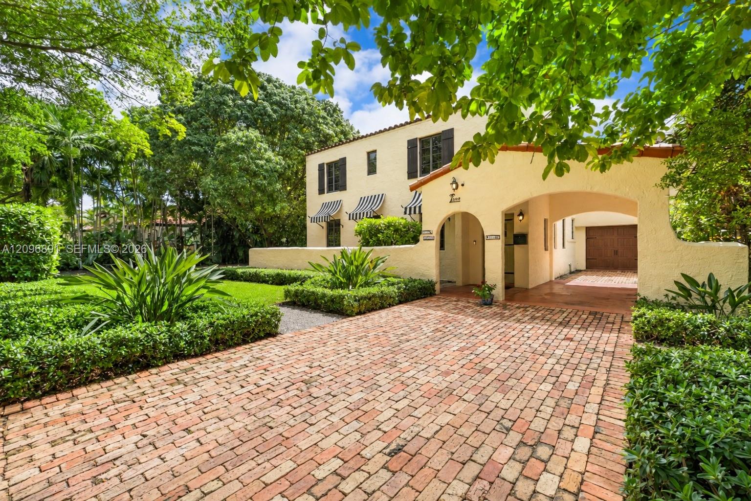 1140 Asturia Ave