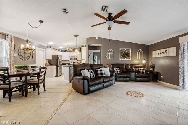 606 SW 10th Place